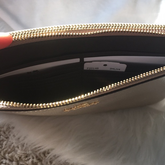 ✨NEW✨COACH gold double zip clutch wallet♥️ - Picture 6 of 8